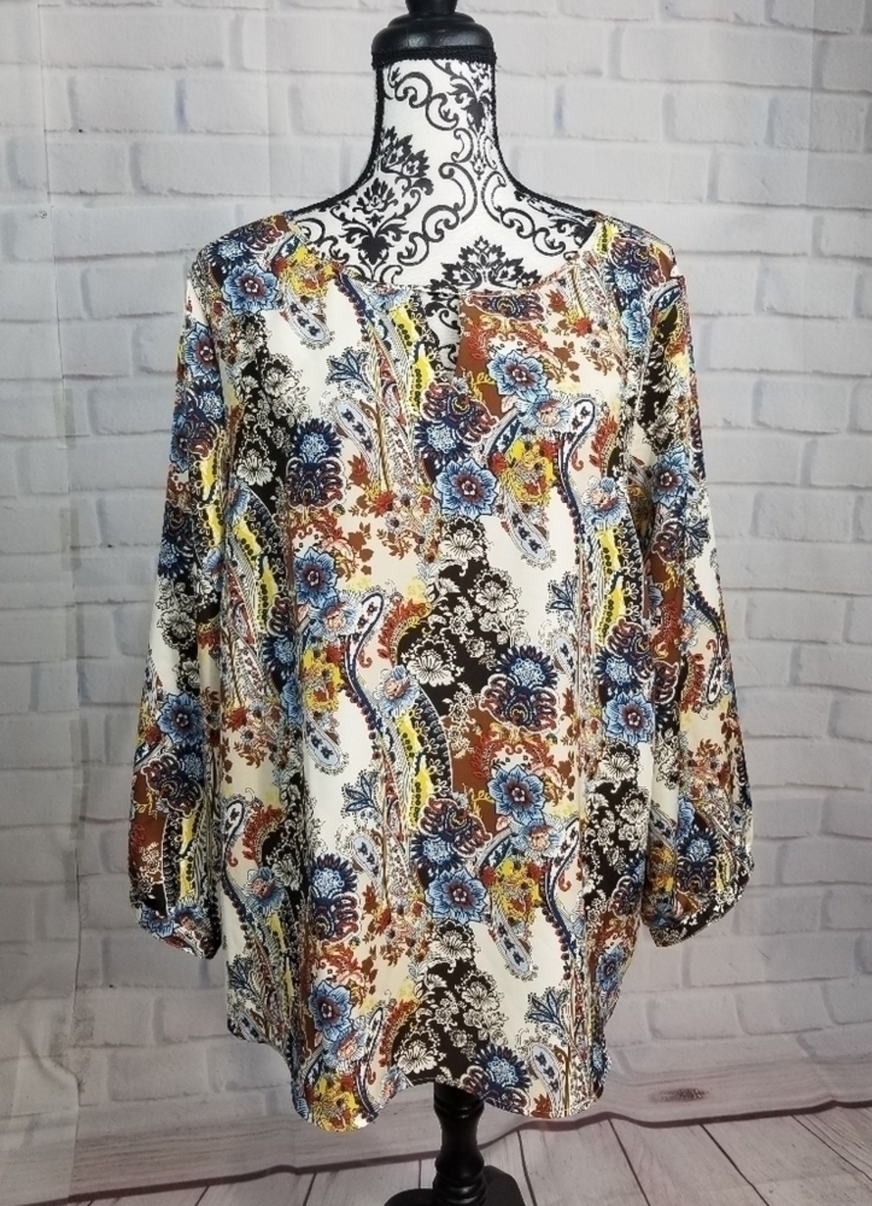 Chico's paisley print keyhole front long sleeve top size 3 new with tags